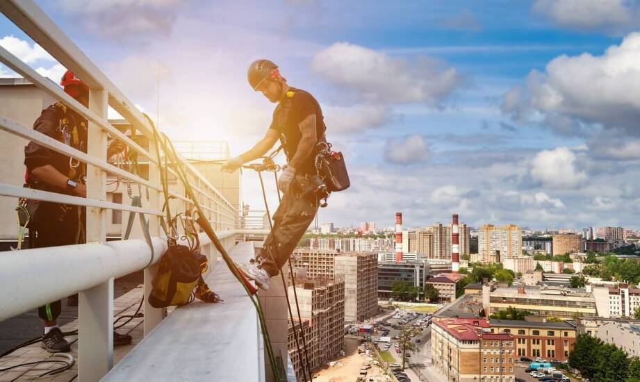 Jakie innowacje pojawiają się w zakresie środków ochrony przed upadkiem?