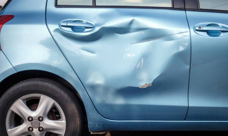 Efektywny sposób na usuwanie wgnieceń z drzwi i błotników