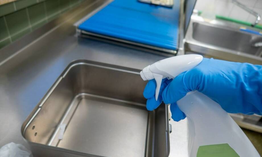 Zastosowanie akcesoriów z nierdzewnej stali w utrzymaniu czystości