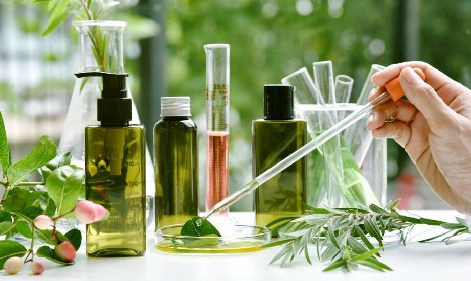 Jak innowacje w ekstrakcji surowców wpływają na jakość perfum?