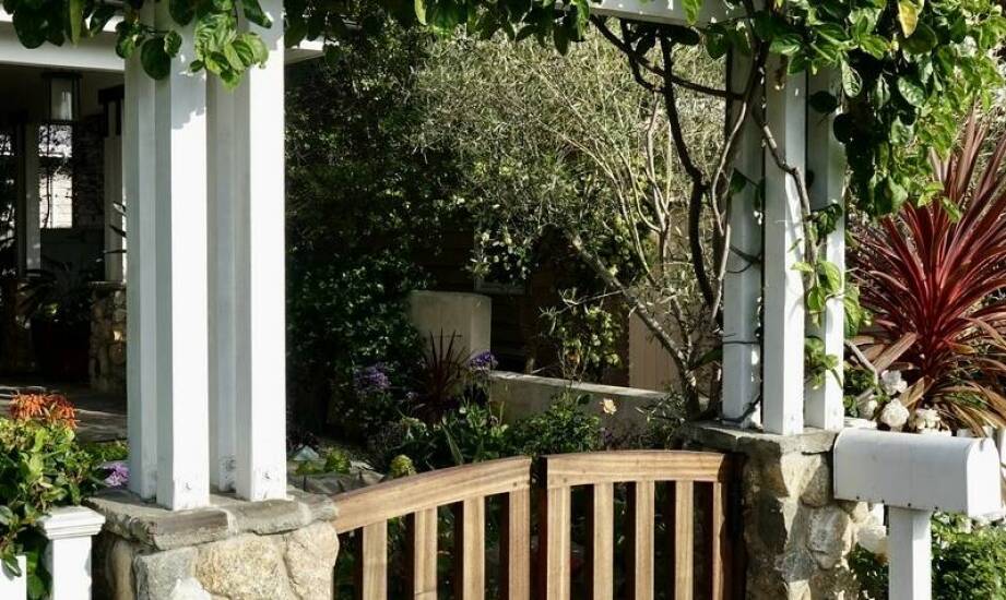 Obeliski do pnączy a ekologia: jak wspierają zrównoważony rozwój w ogrodzie?