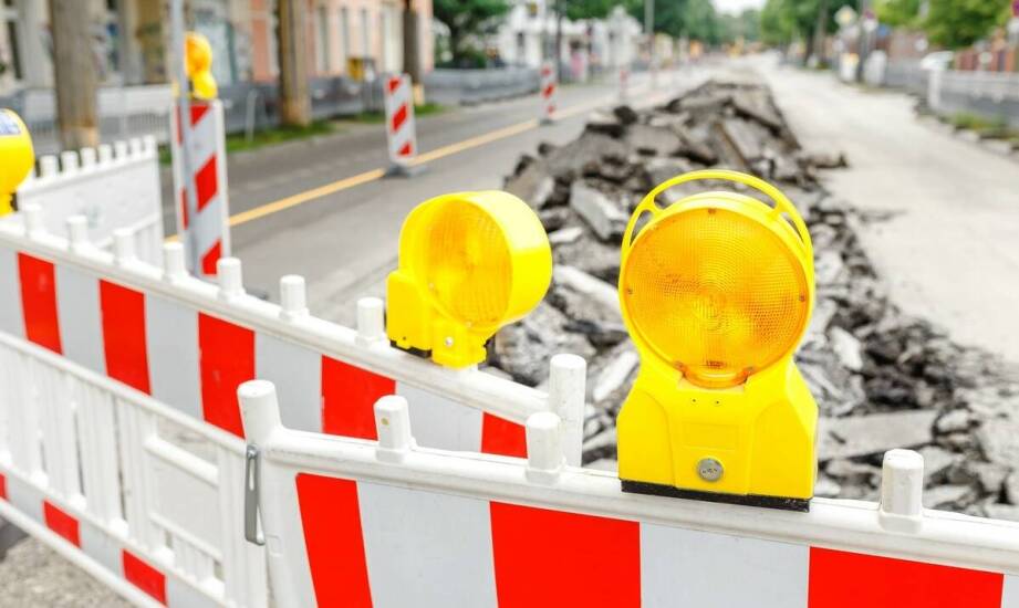 Różnorodność zastosowań ostrzegawczych lamp w projektach infrastrukturalnych