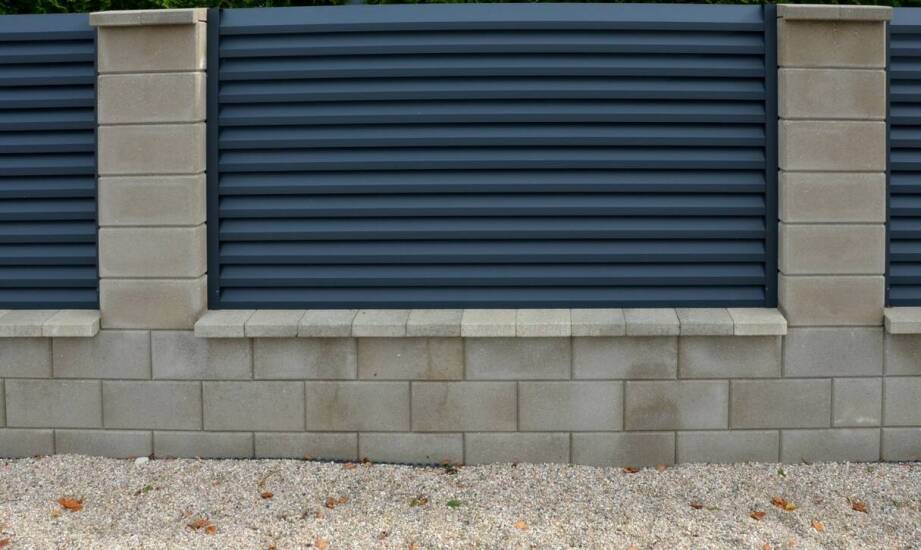 Jakie są trendy w projektowaniu betonowych ogrodzeń na rok 2026?