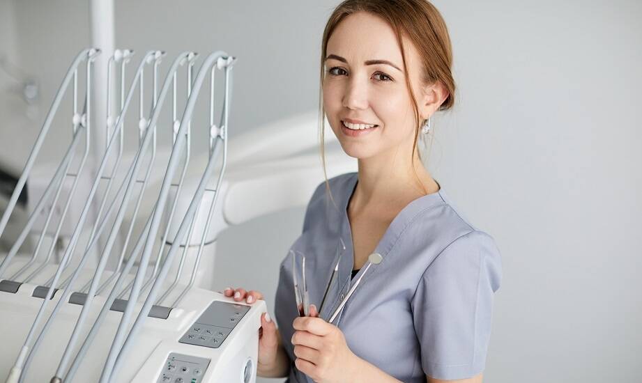 Rola kursów doskonalących dla asystentek stomatologicznych już pracujących