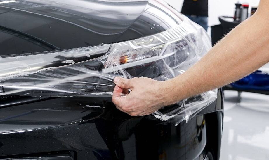 Folia do przyciemniania lamp a przepisy drogowe: na co zwrócić uwagę?