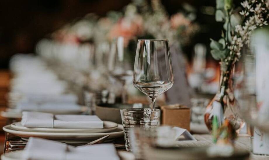 Dlaczego małe wesela w restauracjach zyskują na popularności?