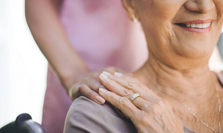 Jak planować budżet na rehabilitację dla seniora w prywatnym ośrodku?