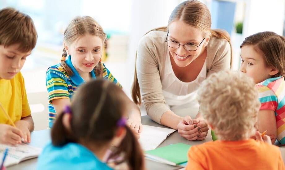 Integracja motywacyjnych naklejek z innymi materiałami edukacyjnymi