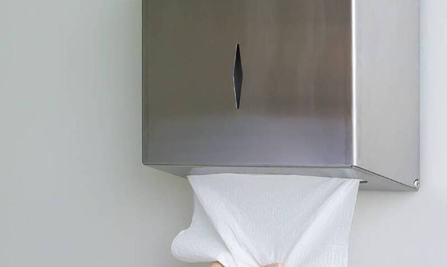 Najlepsze praktyki montażu pojemników na rolki ręczników