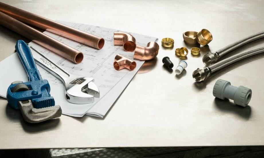 Jakie są kluczowe czynniki wpływające na wybór kształtek TWS do instalacji w przemyśle?