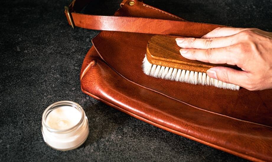 Jak dbać o skórzane torebki zakupione w sklepie internetowym?