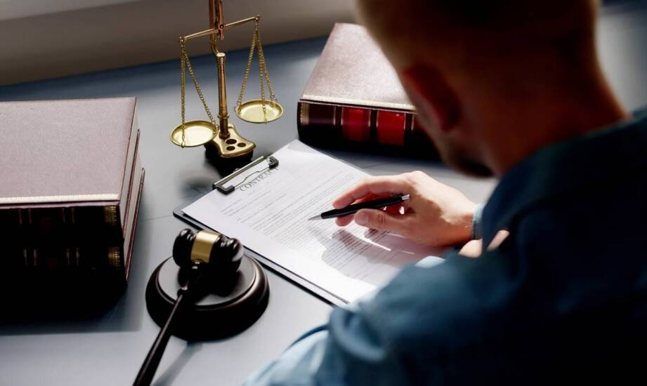 Znaczenie prawnika w analizie umów dotyczących zarządzania nieruchomościami