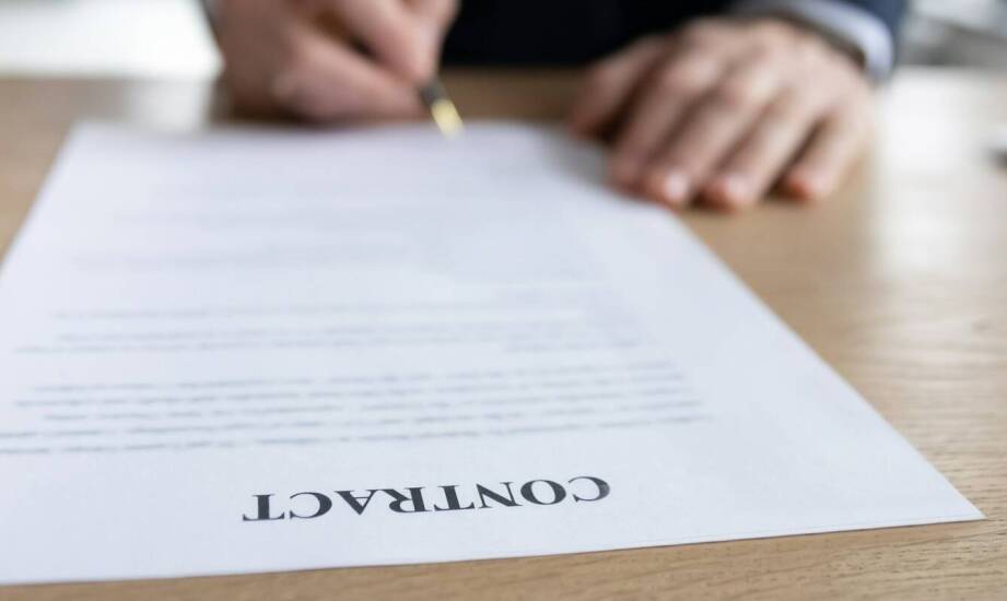 Przygotowanie handlowych umów przez Tomasza Raczyńskiego: kluczowe aspekty