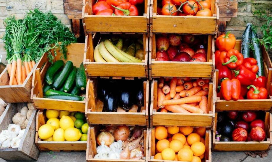 How can a fruit and vegetable supplier help create unique flavors?