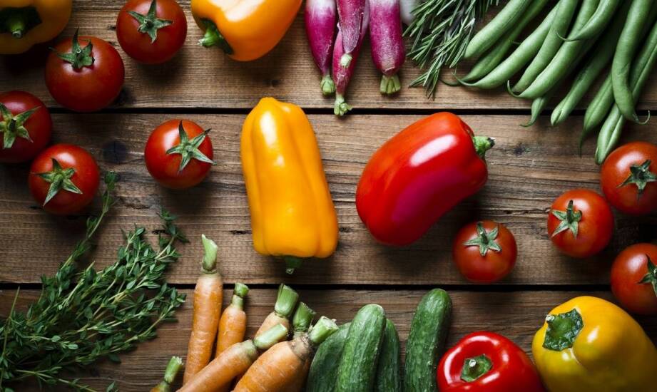How does a wholesale vegetable supplier support seasonal restaurant menus?