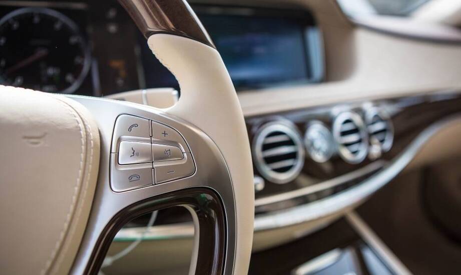 Nowoczesny design wnętrza w Volvo XC40: estetyka i komfort