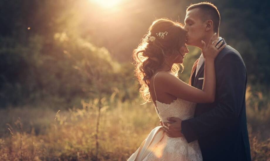 Sztuka uchwycenia magicznych chwil w ślubnej fotografii