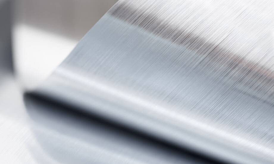 Jak pasywacja stali chroni przed środowiskami agresywnymi?