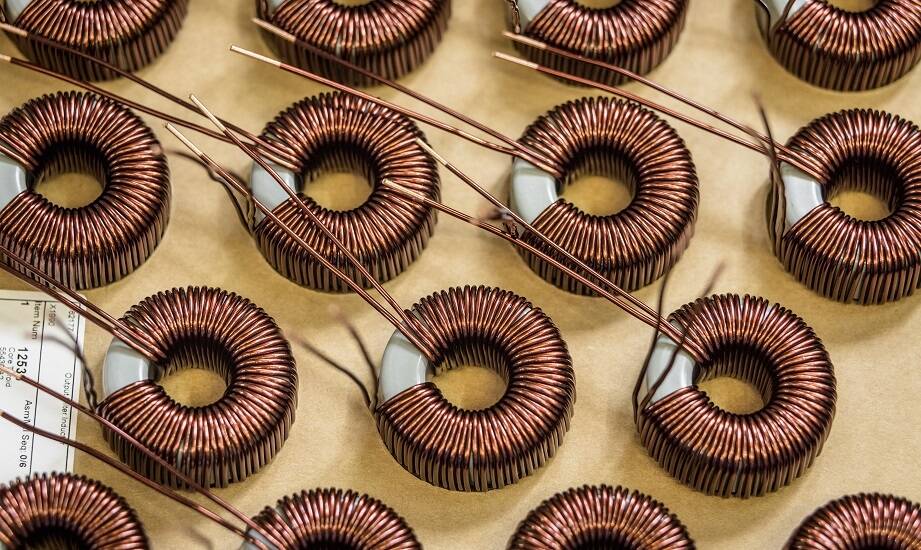 Zastosowanie indukcyjnych cewek w nowoczesnych przemysłowych rozwiązaniach