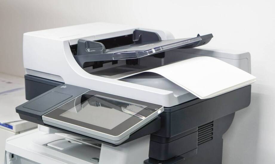 Wynajem drukarek a możliwość skanowania i archiwizacji dokumentów