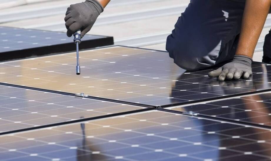 Rola paneli słonecznych w redukcji kosztów energii w domach jednorodzinnych