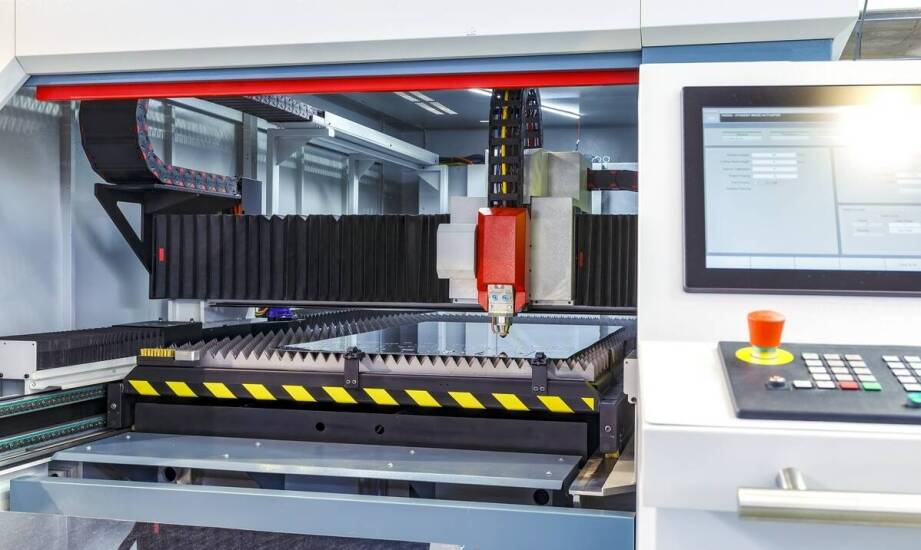 Jak nowoczesne maszyny CNC wspierają proces wypalania blach laserem?