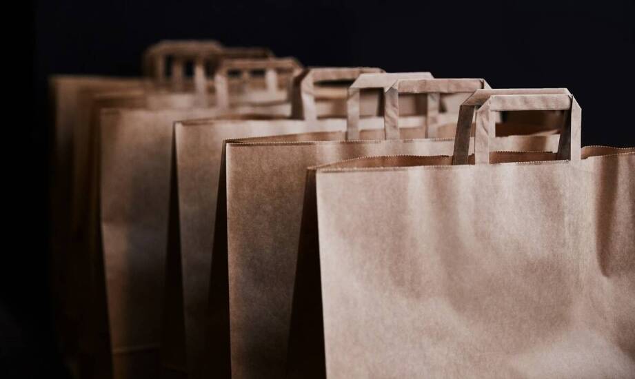 Papierowe torby z płaskim uchwytem a ich rola w kształtowaniu postrzegania marki