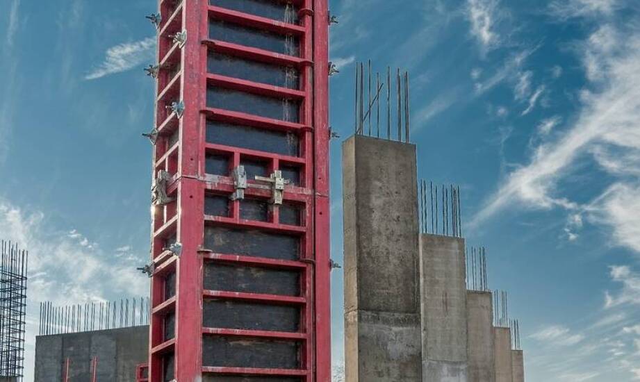 Słupkowe pustaki szalunkowe – jakie normy powinny spełniać?