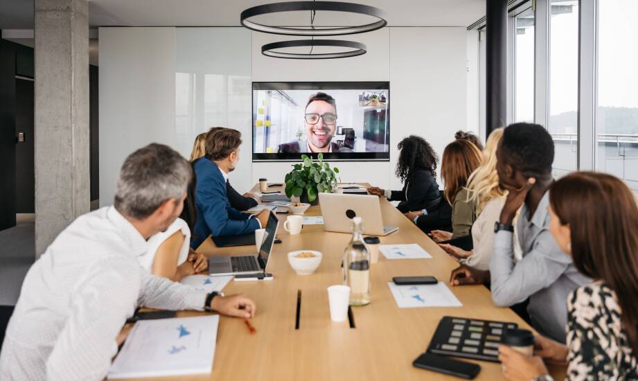 Jakie technologie wspierają współczesne konferencyjne tłumaczenia?