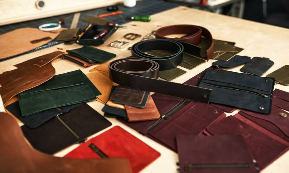 Jakie metody znakowania stosuje się na oprawach pracowniczych organizerów?