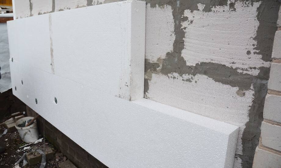 Korzyści z zastosowania fasadowych styropianów w trudnych warunkach klimatycznych