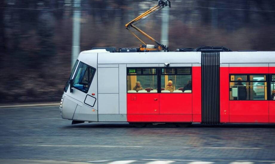 Wpływ innowacyjnych rozwiązań w konstrukcji tramwajowych odbieraków prądu na trwałość