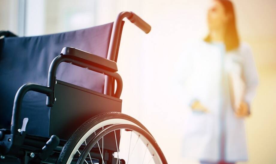 Estetyka i funkcjonalność: jak podłokietniki wpływają na wygląd wózka inwalidzkiego?