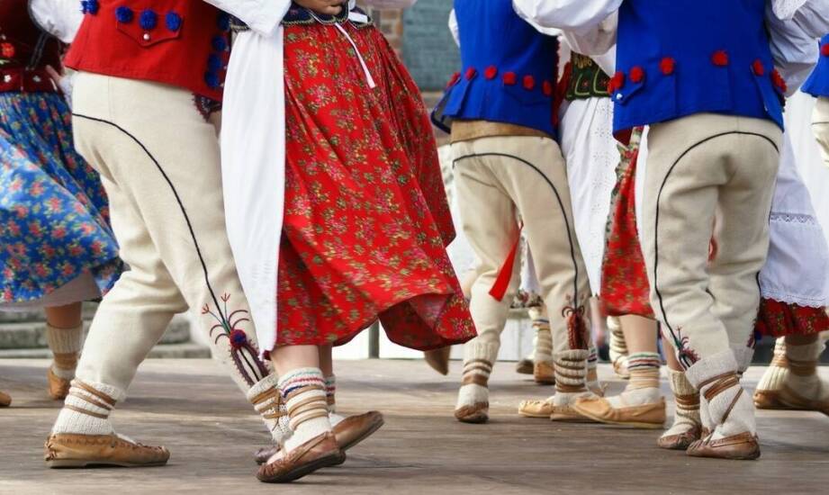 Jakie dodatki najlepiej współgrają z tradycyjnymi kierpcami?
