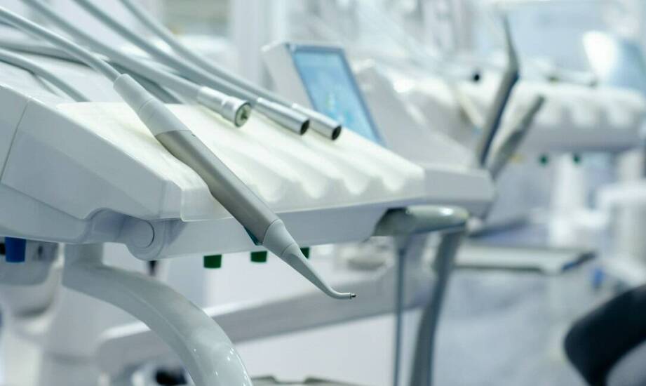 Stomatologia estetyczna: Jak dentysta poprawia wygląd uśmiechu pacjentów?