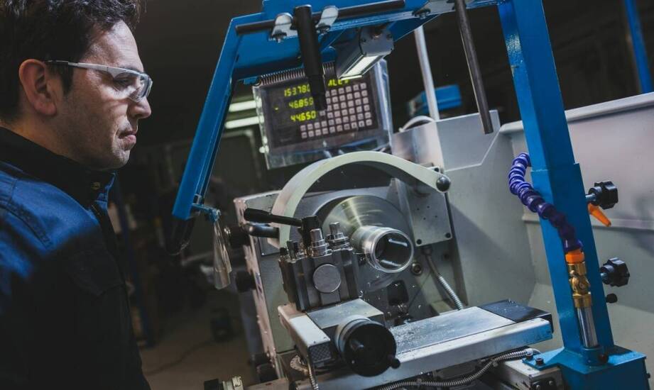 Jak śląskie narzędziownie wspierają produkcję skomplikowanych kształtów?