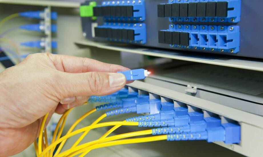 Rola światłowodowych sieci w zapewnieniu stabilności mobilnego internetu w budynkach
