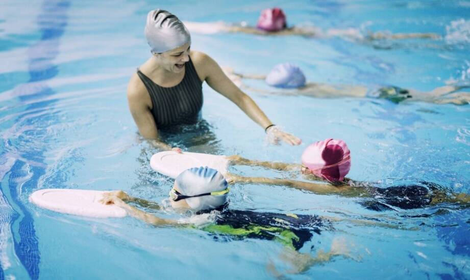 Jakie techniki pływackie są nauczane na kursach dla dzieci w Trójmieście?