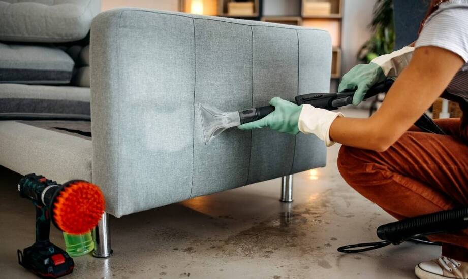 Jak przygotować kanapę do czyszczenia Karcherem?