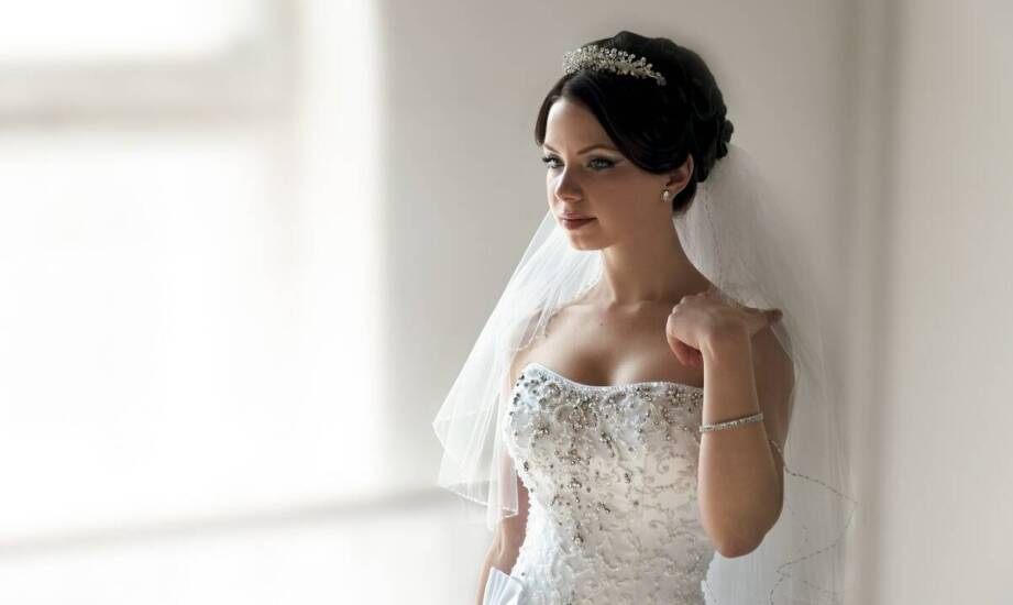Jak wybrać idealne dodatki do weselnej sukni w Krakowie?