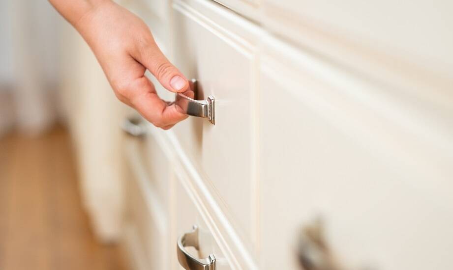 Jakie są kluczowe trendy na rynku meblowych okuć według producentów?