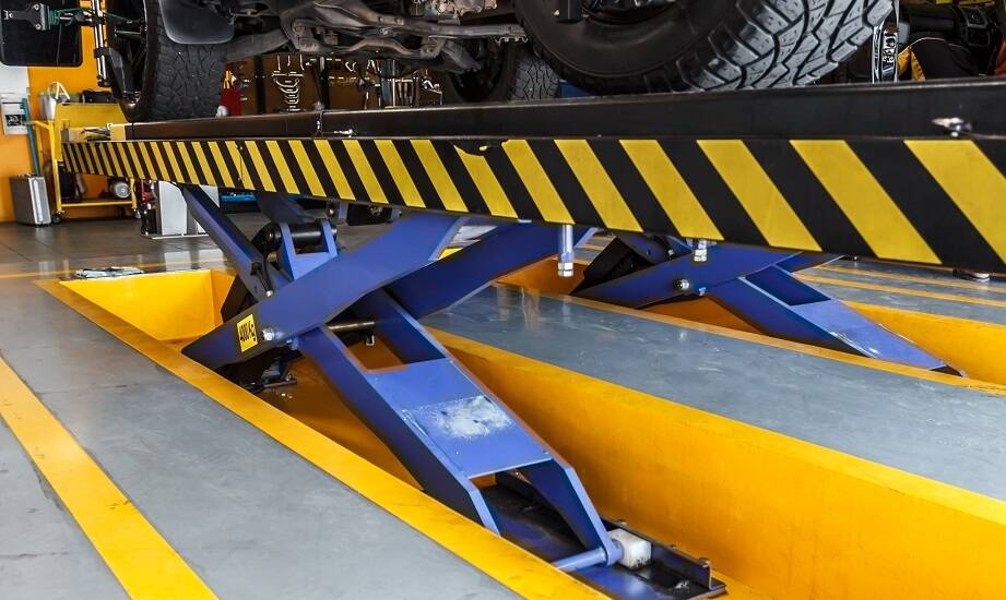 Wybór odpowiedniego garażowego podnośnika – na co zwrócić uwagę?