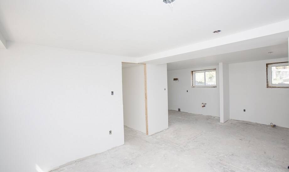 Impregnaty a ochrona przed wilgocią i pleśnią w piwnicach