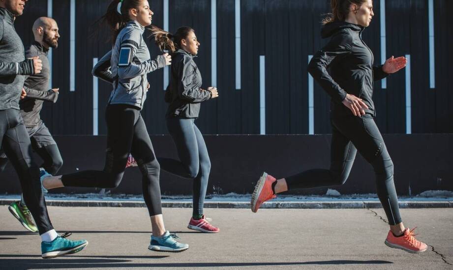 Jak kolorowe damskie legginsy do biegania mogą podkreślić sportowy styl?