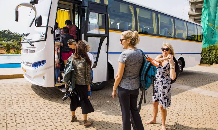 Przewozy osób na szkolenia – jak dobrać odpowiedni pojazd do liczby uczestników?