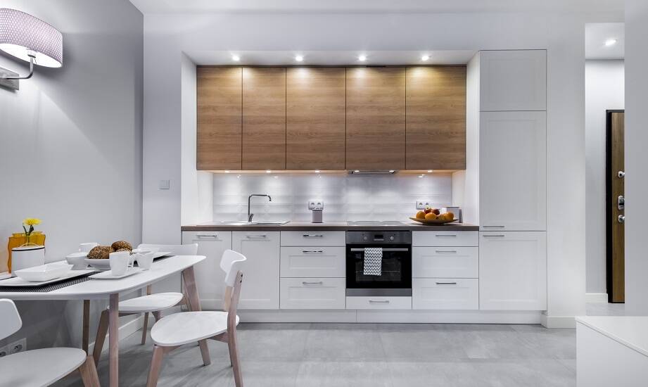 Wybór materiałów do kuchni – co gwarantuje łatwe czyszczenie?