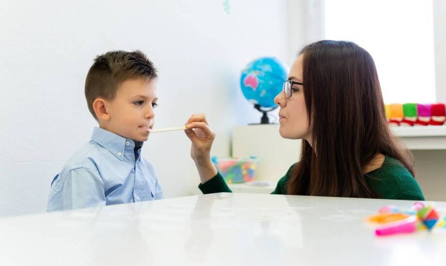 Jak kontrola oddechu wpływa na leczenie jąkania u dzieci?