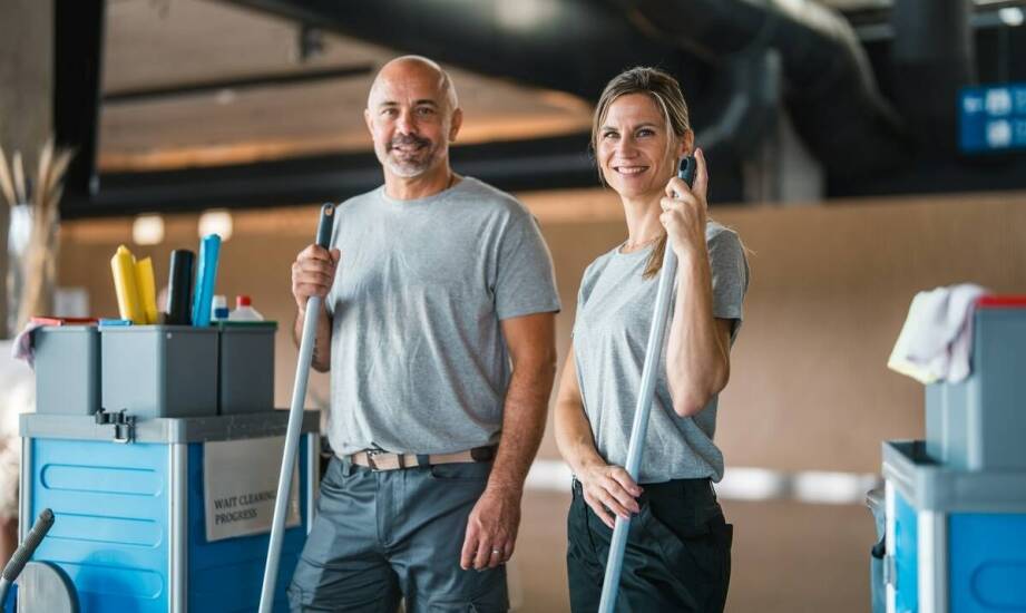 Sprzątanie po rodzinnych imprezach – jak sprzątająca firma może ułatwić organizację wydarzenia?