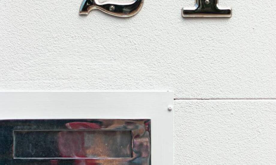 Jakie korzyści niesie wybór metalowych cyfr dla Twojego domu?