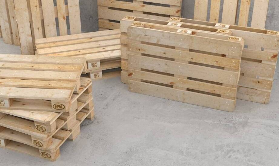 Porównanie jednorazowych palet z paletami wielokrotnego użytku – co wybrać?